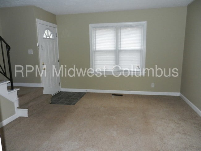 Building Photo - 175 Woodcliff Dr