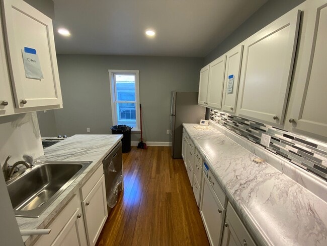 Building Photo - 460 Alden Ave