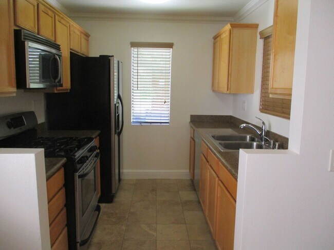Building Photo - Beautiful 1 bedroom 1 bath 1st floor condo...