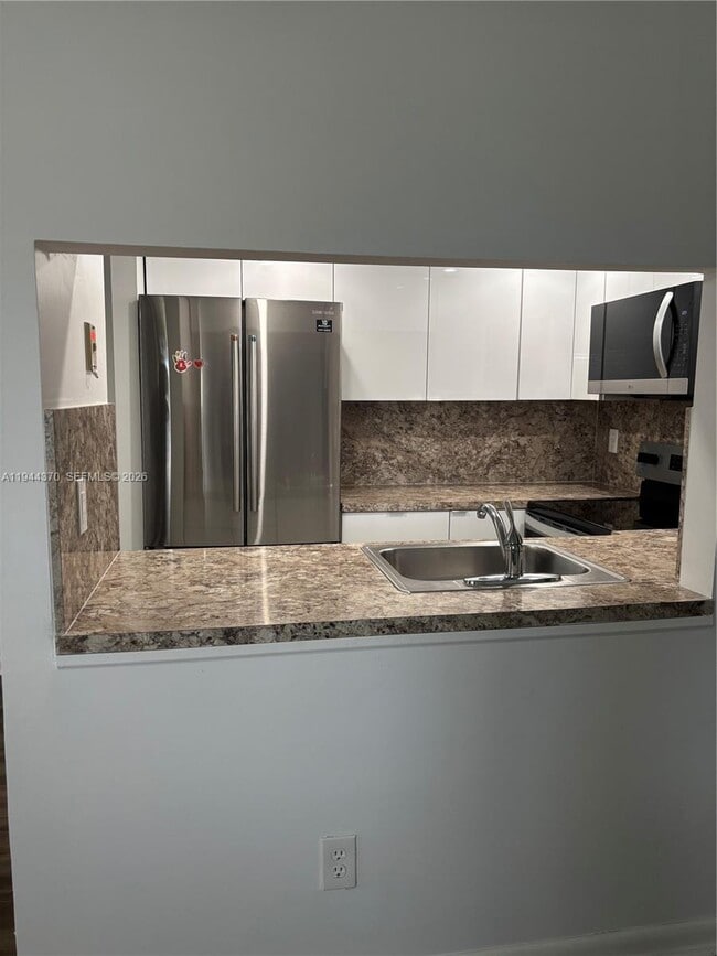 Building Photo - 10023 Winding Lake Rd