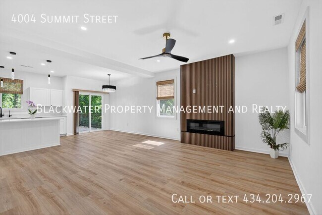 Building Photo - 4004 Summit St