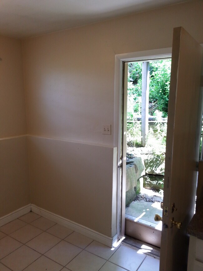 Puerta de la cocina - 102 Braden Ct