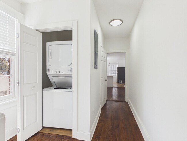 Foto del edificio - 1703 Oakdale Ave