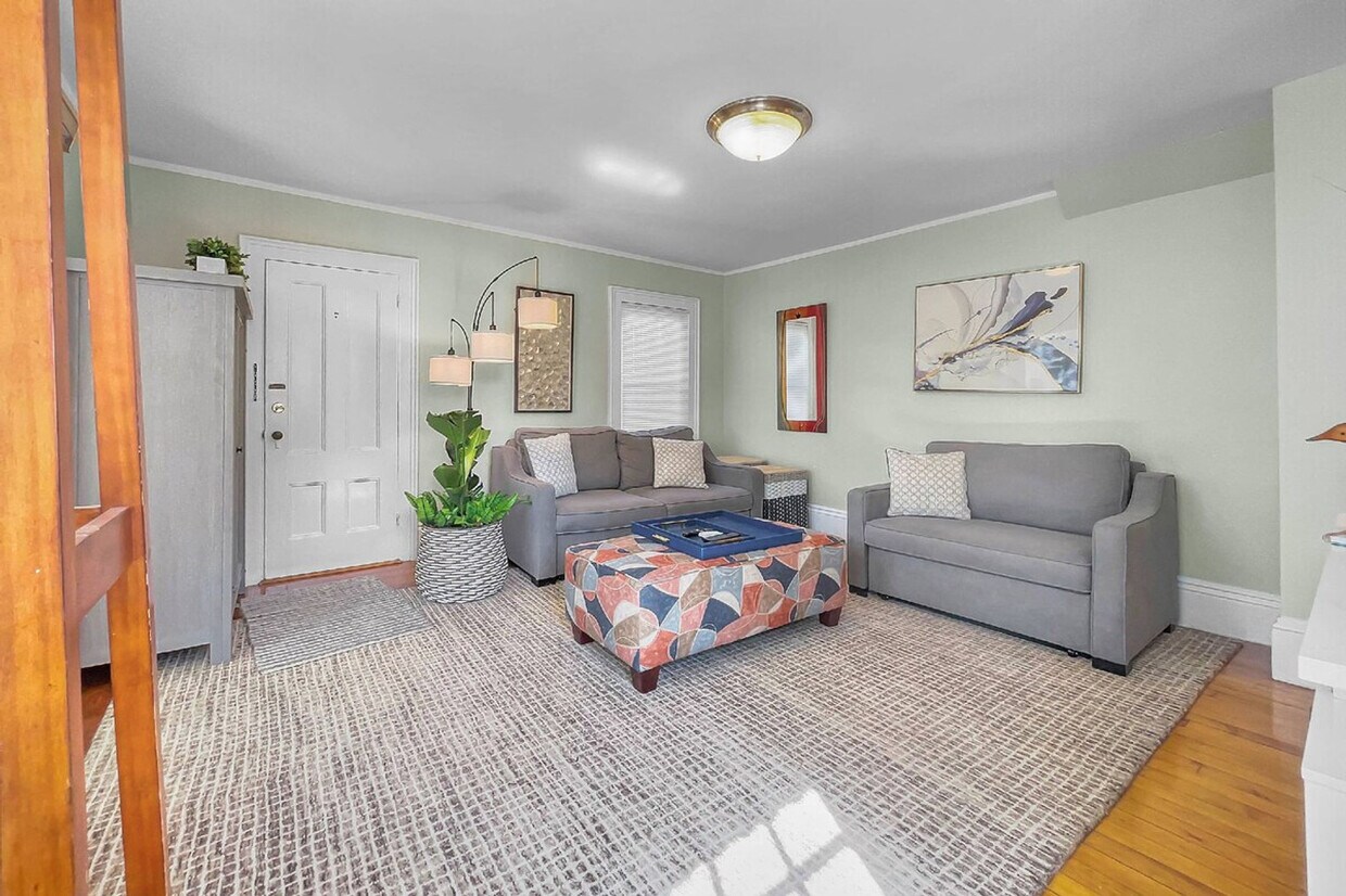 Primary Photo - 18 Watson St