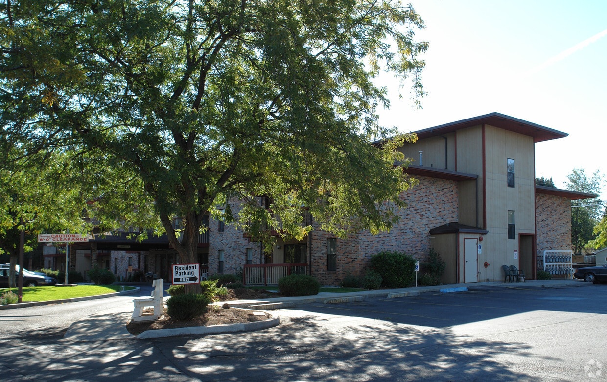 Oakhaven Apartments in Nampa, ID
