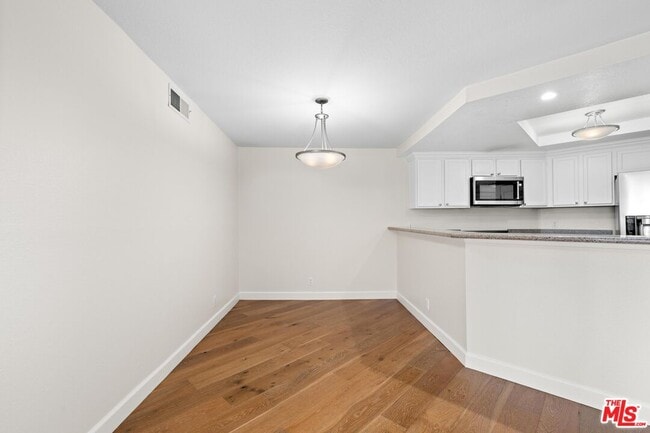 Building Photo - 1633 S Bentley Ave