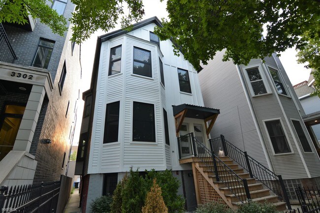 Building Photo - 3306 N Racine Ave
