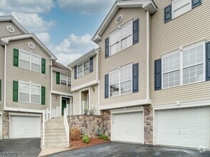 Building Photo - 35 Brock Ln