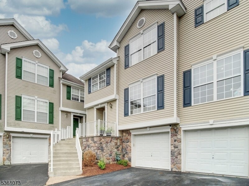 Foto principal - 35 Brock Ln