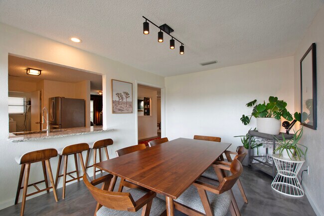 Building Photo - 800 Gageway Dr