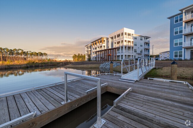 Building Photo - Marion Lake