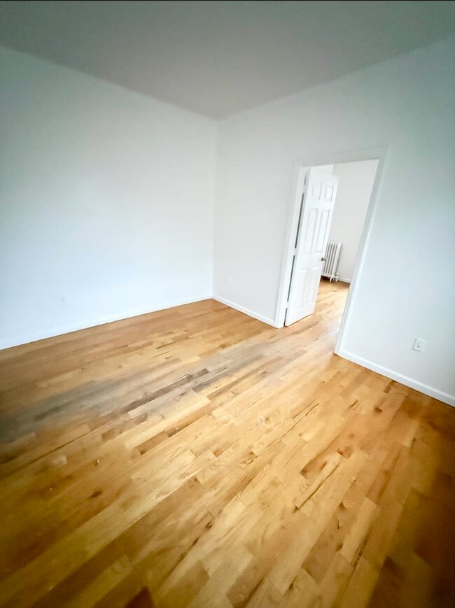 Building Photo - 132 39th St