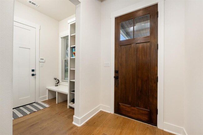 Foto del edificio - 510 E 7th St