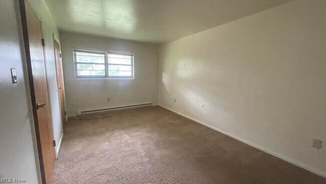 Building Photo - 401 Colonial Dr