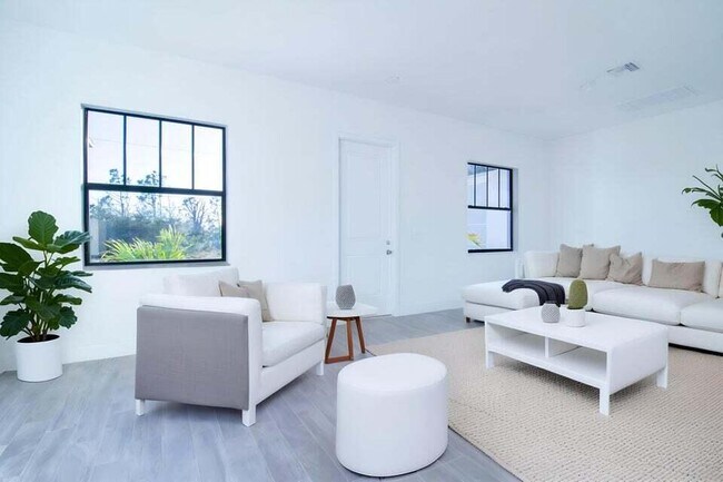 Foto del edificio - 8126 Thruso Rd