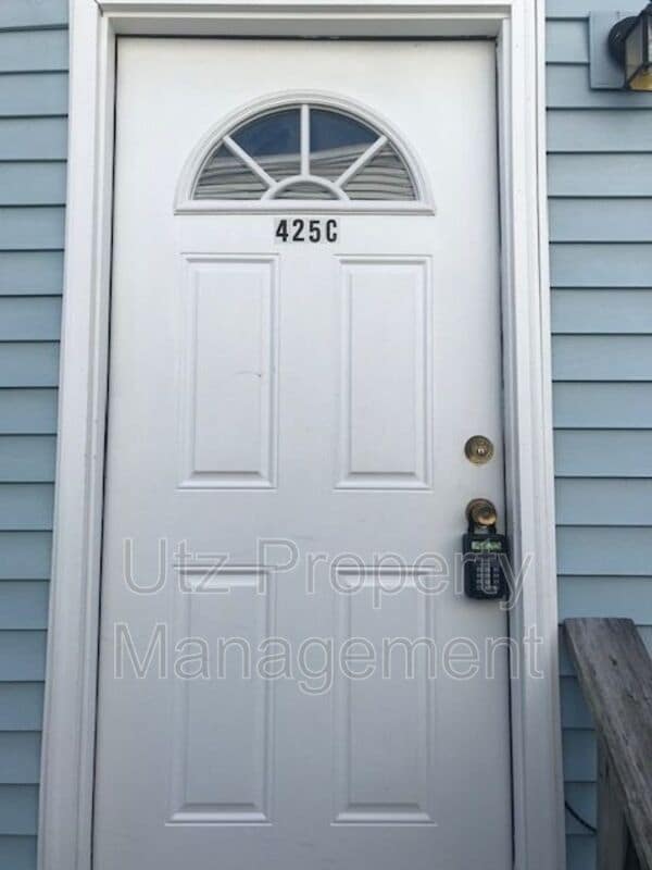 Building Photo - 425 E Main St