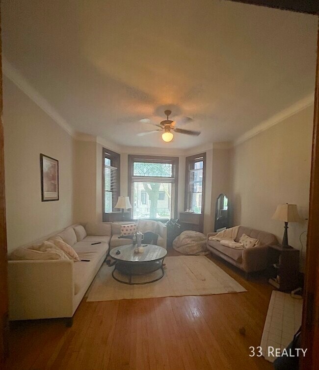 Foto del edificio - 2626 N Wilton Ave