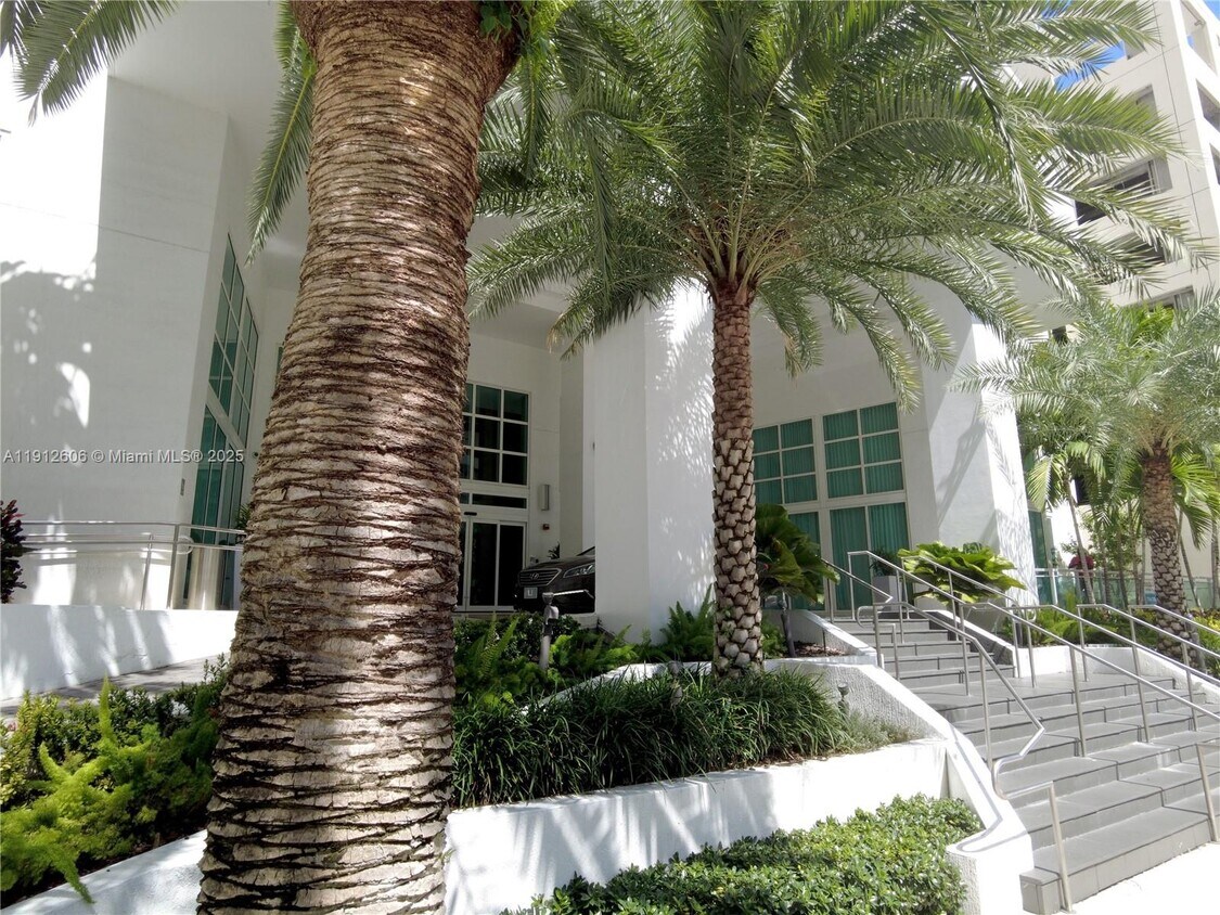 Foto principal - 950 Brickell Bay Dr