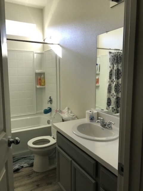 Foto del edificio - 1346 Heartland Dr