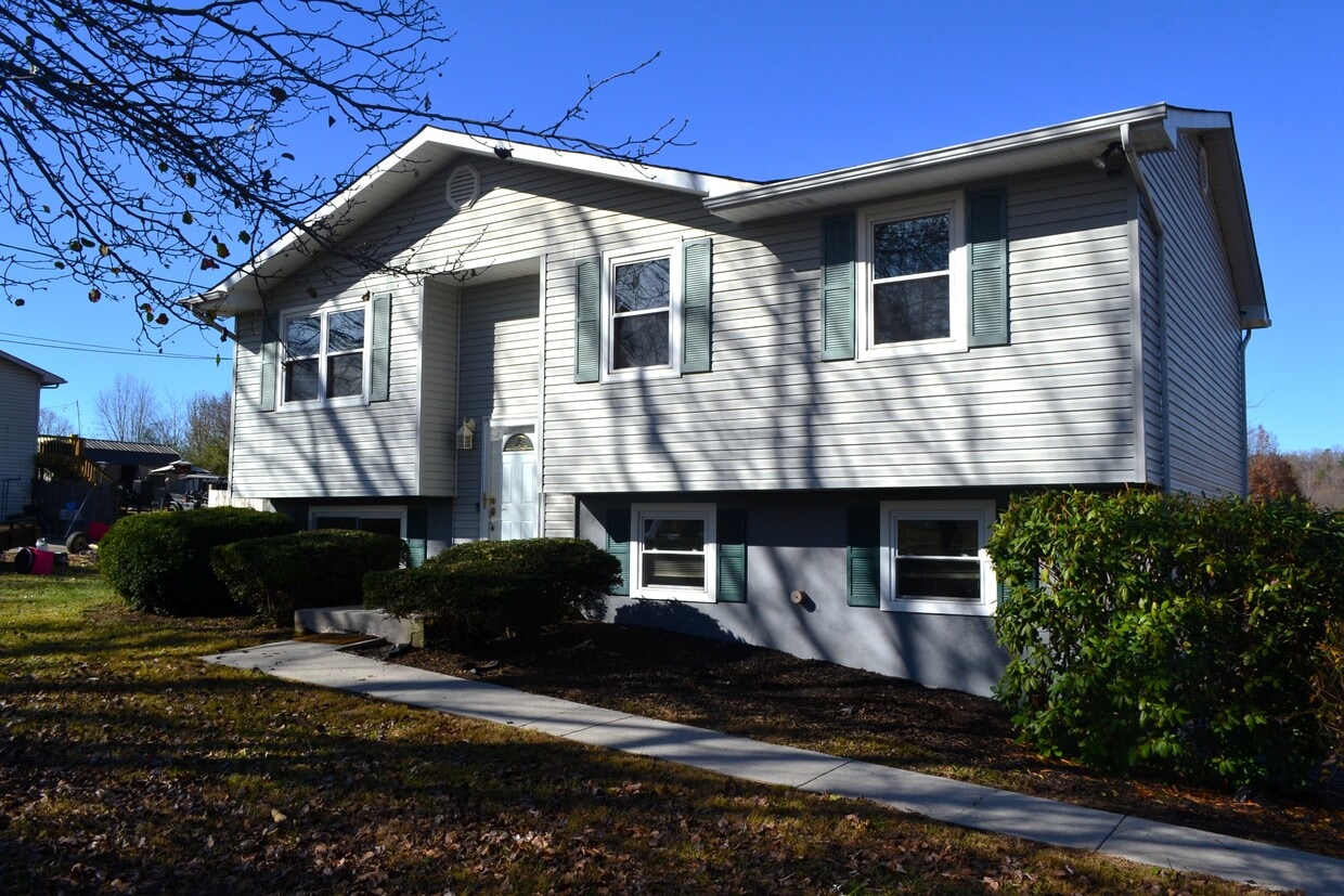 Foto principal - 728 Pleasant Valley Rd