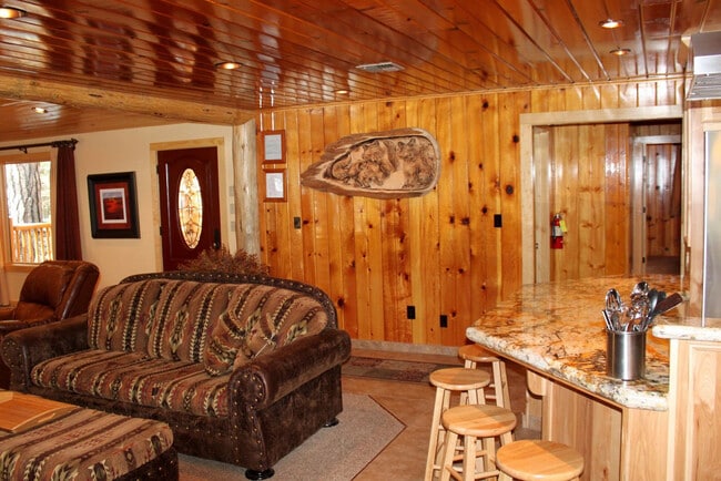 Foto del edificio - 8033 Larkspur Ln
