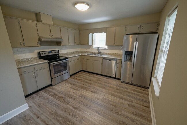 Building Photo - 1537 Cinnamon Bear Cir