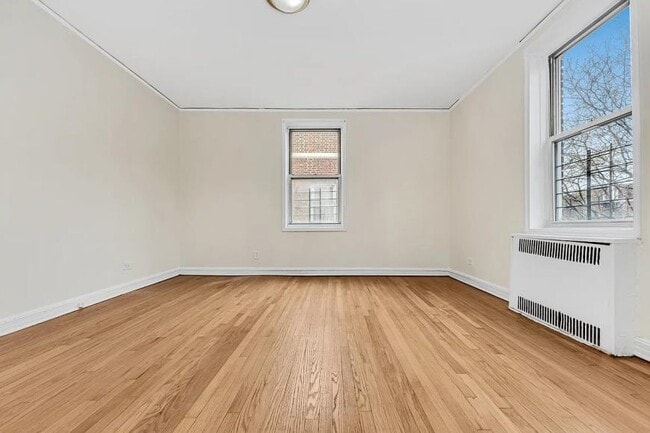 Building Photo - 2 bedroom in KEW GARDENS NY 11415