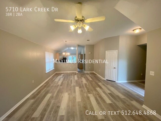 Foto del edificio - 5710 Lark Creek Dr