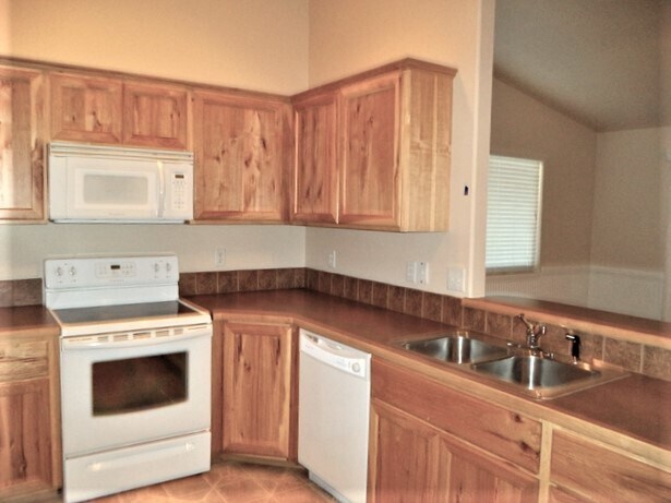 Foto del edificio - 544 N Locust Ave