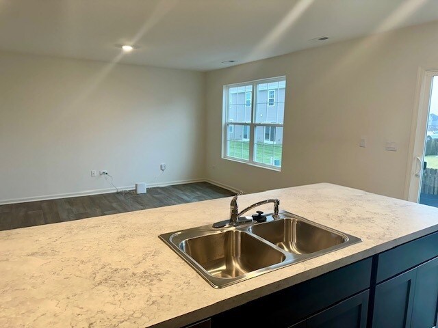 Foto del edificio - 7620 Violet Ln