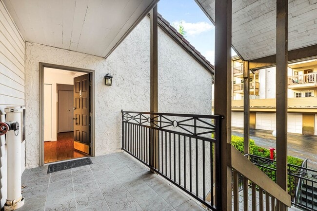 Building Photo - Limited Time Offer $2,500 rental rate! Available for December Move-In: Spacious 2Bd/2Bath Condo l...