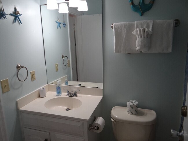 Building Photo - Seasonal All-inclusive Ground floor 2 bed/...