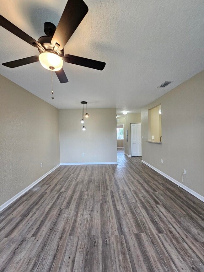 Building Photo - 1063 Golden Lakes Blvd