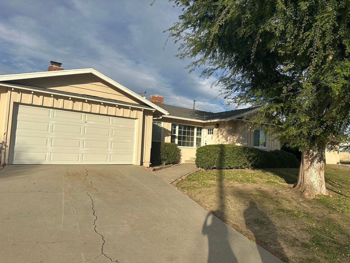 Foto principal - 2 Bed / 2 Bath home for $4,000 in Brea, CA