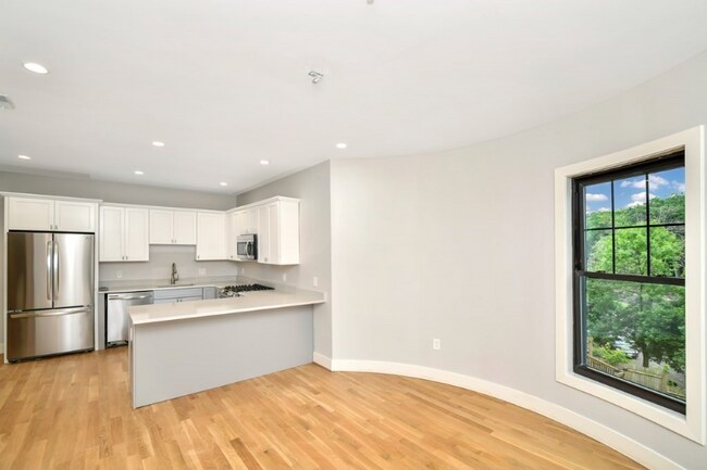 Building Photo - 682 Blue Hill Ave