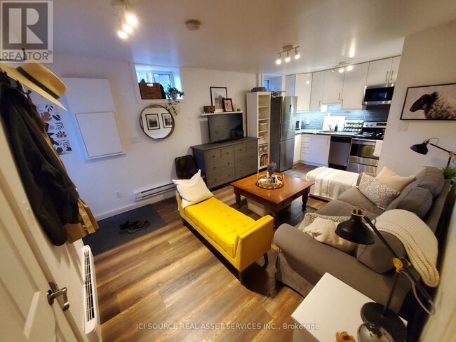 Building Photo - 15 Highview Crescent