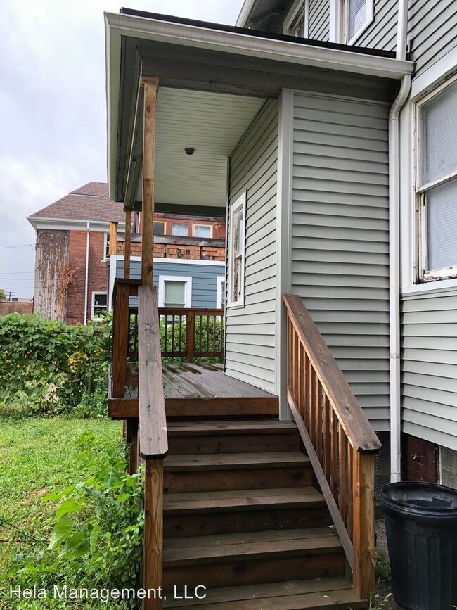 Building Photo - 3 br, 1.5 bath House - 721 Hazelwood St.