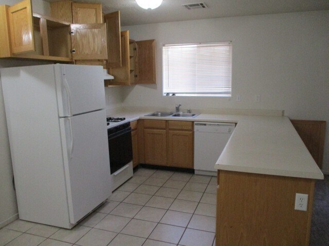 Foto del edificio - 2 bedroom, 2 bathroom apartment