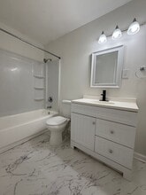 Building Photo - 917 Green Forest Dr