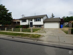 Building Photo - 6511 Clematis Way