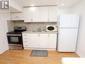 Building Photo - 6482 Chaumont Crescent