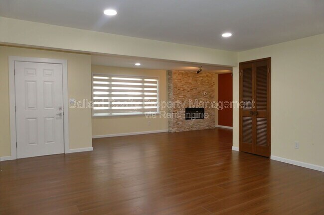 Foto del edificio - 2127 N 160th St