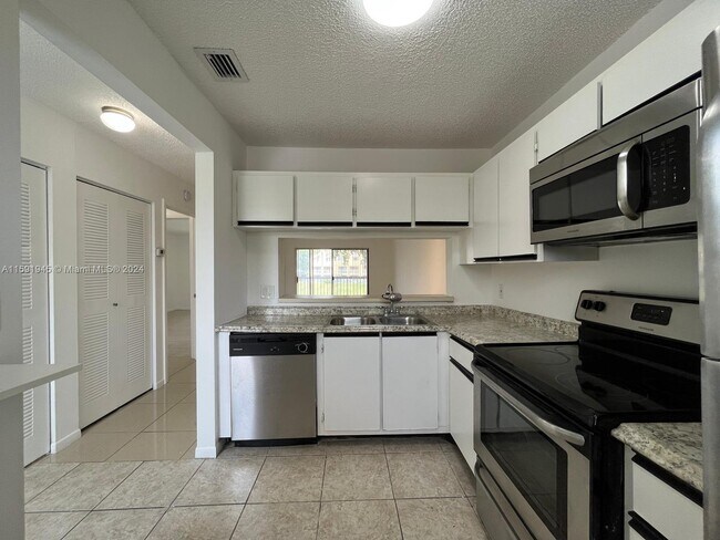 Building Photo - 5200 NW 31st Ave