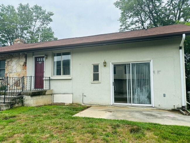 Building Photo - 1 Bedroom 1 Bath Duplex