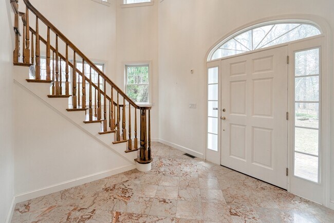 Building Photo - 41 Carriage Way