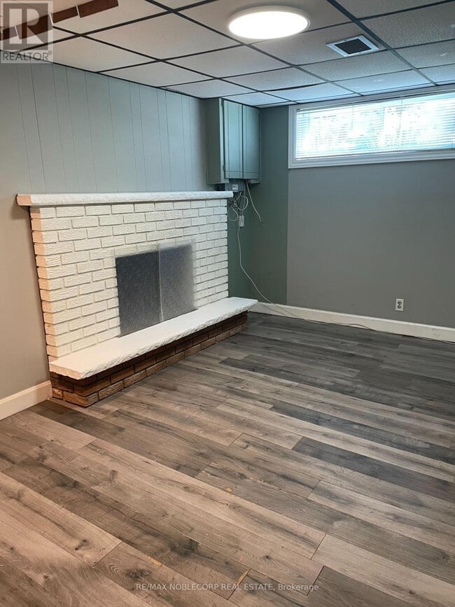 Building Photo - 166 Collings Ave