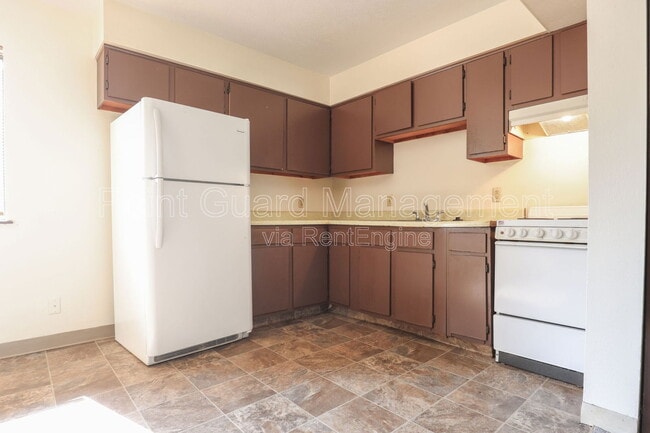 Building Photo - 3030 S 68th Ct