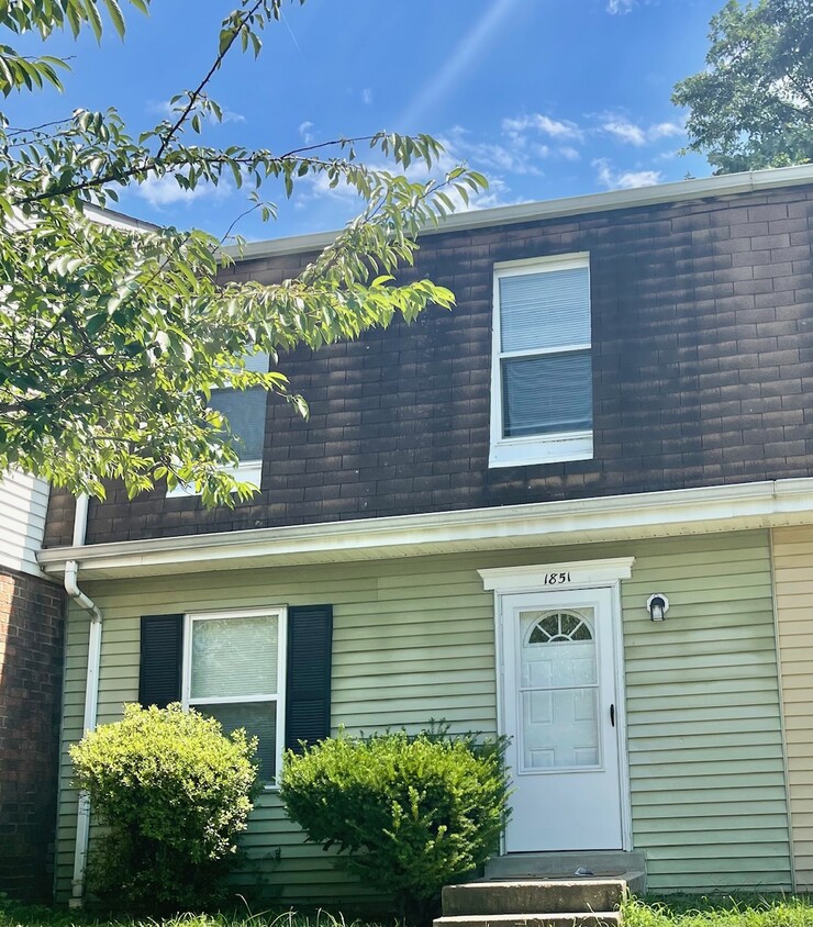 Primary Photo - 1851 Hawk Ct