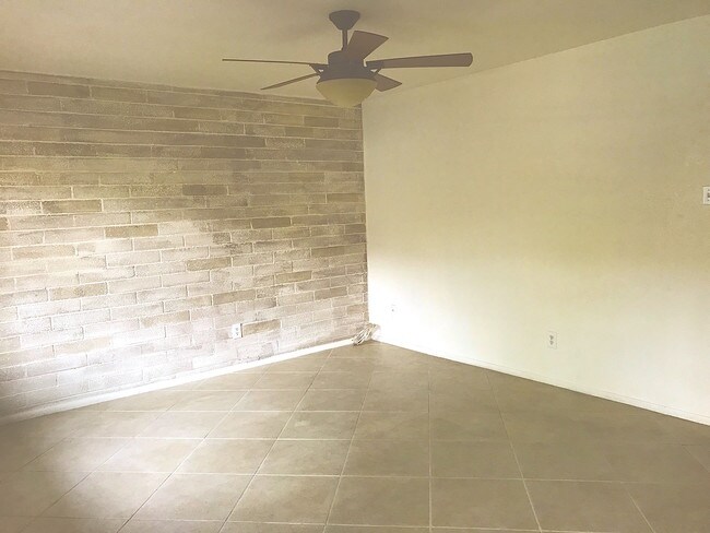 Foto del edificio - 320 E Willetta St