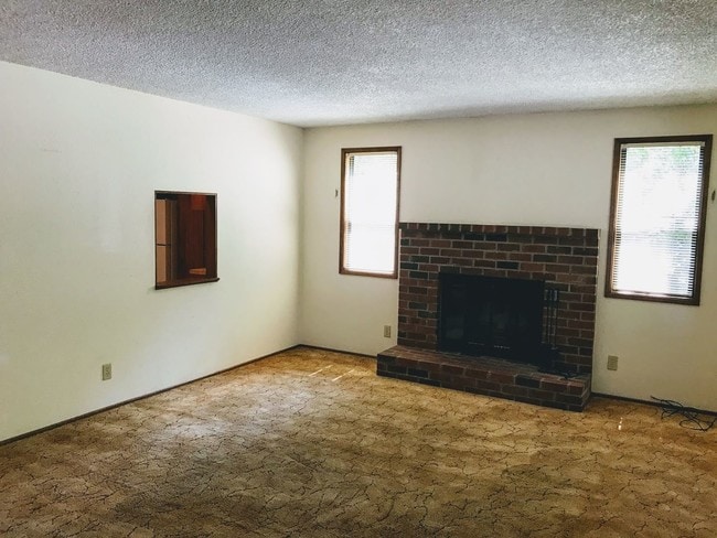 Building Photo - 2 br, 1.5 bath House - 4019 Dillard Rd